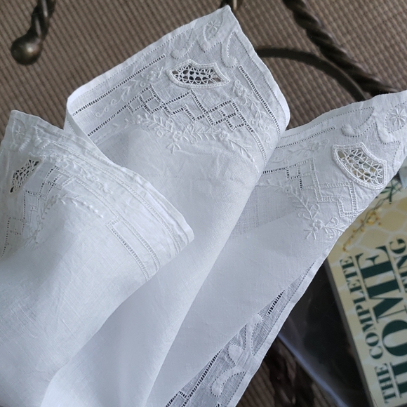 Vintage Handmade HANDKERCHIEF  ( please, a bundle of 3 or more items) - Picture 1 of 4